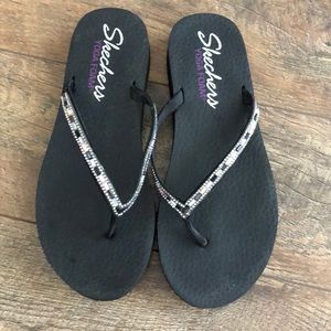 Skechers yoga foam flip flops